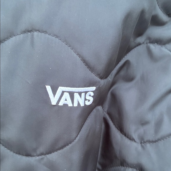 Vans Women's Black Puffer Jacket new without tag - Picture 2 of 8